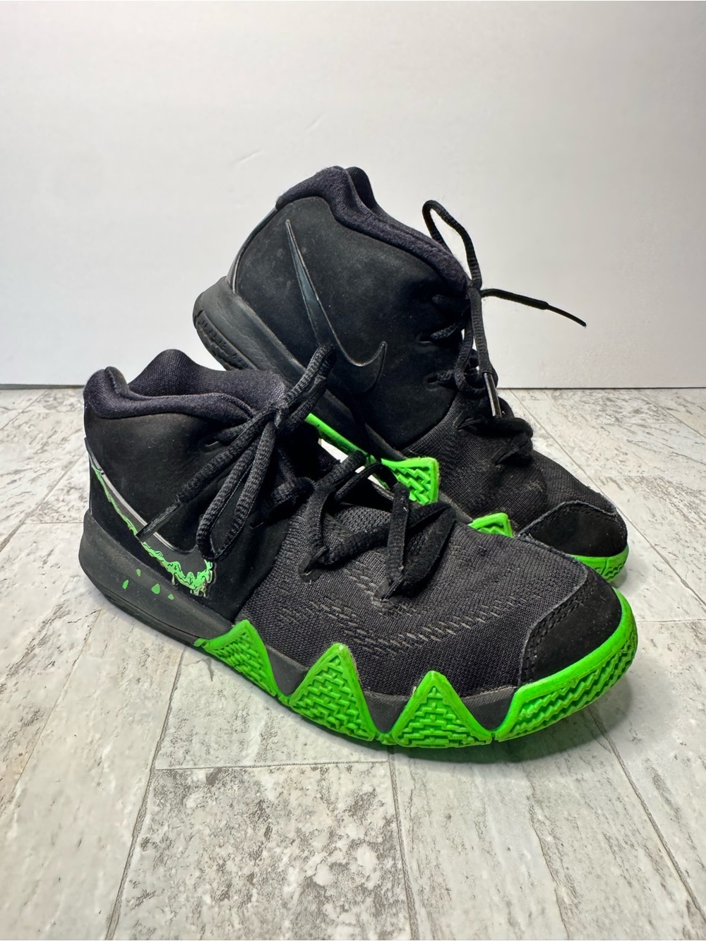 Nike Kyrie 4 Halloween Black and Rage Green High-Top Sneakers Youth Size 1.5